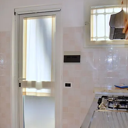 Homely Flat For 5, In A Area In Appartement *