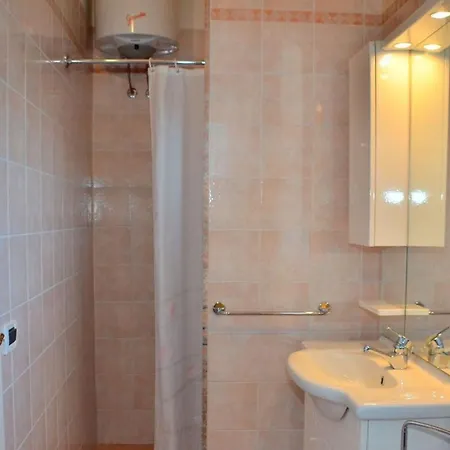 Appartement Homely Flat For 5 In A Area In *